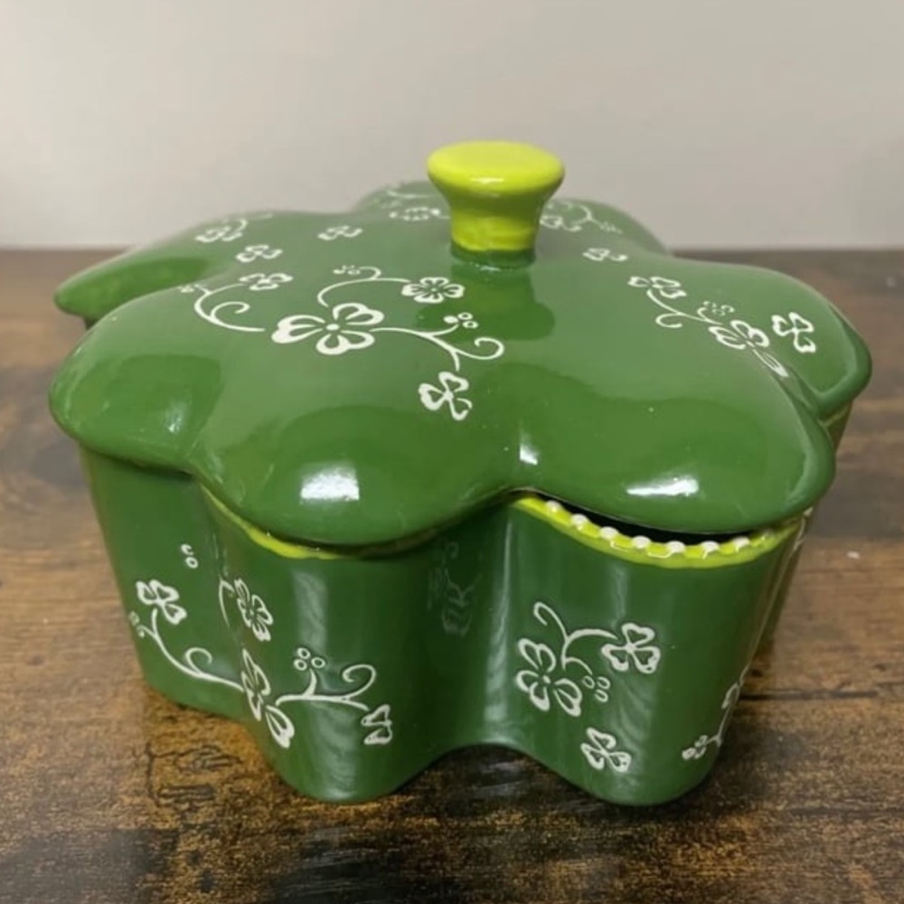 Shamrock Ramekin with Lid - Picture 4 of 7
